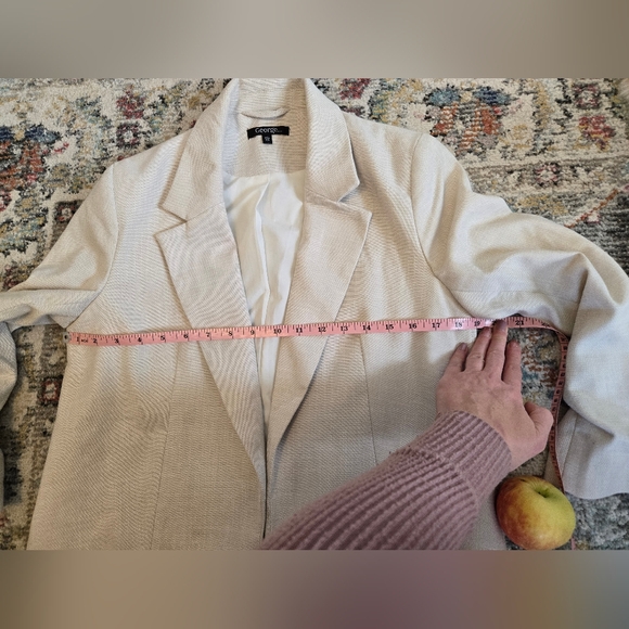 Cream color blazer. GEORGE brand. Size XS. 2 front pockets. 3/4 rouched sleeves - Picture 7 of 11